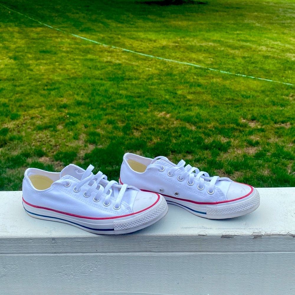 Lightly used white converse all star low tops